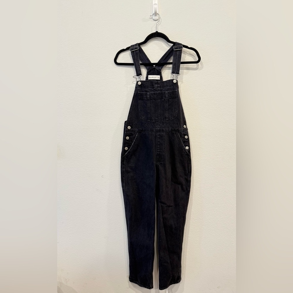 SOLD - Abercrombie & Fitch Women's Dark Denim Overalls - Picture 5 of 6